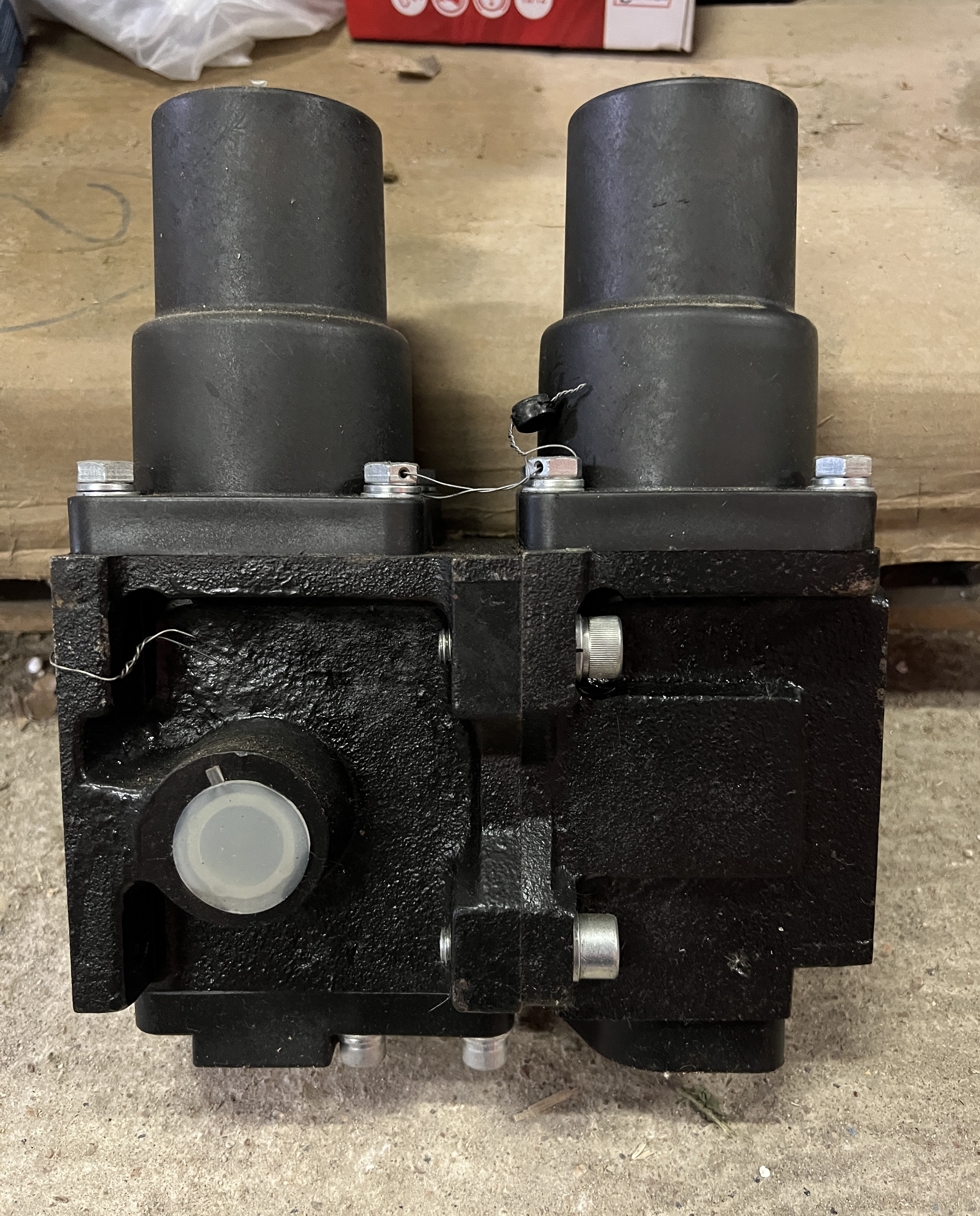 Блок гидрораспределителей КАМАЗ 6520-8607200 А